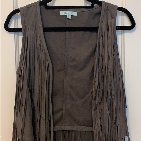 Grey fringe vest - Picture 1 of 3